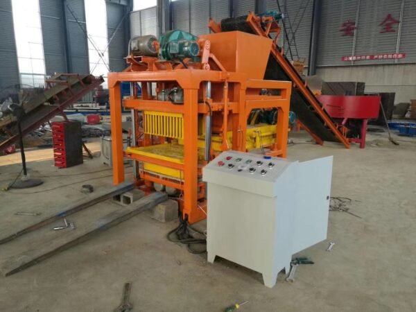 QT4-28 Hollow Paver Making Machine Made in China - Image 2