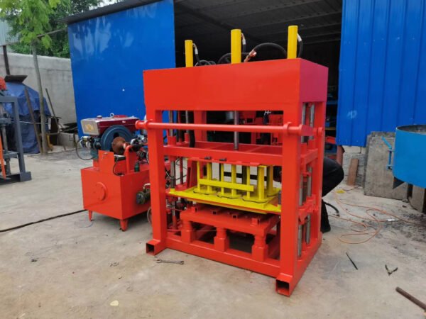 Diesel Type Semi Automatic Block Making Machine QTJ4-30 - Image 2