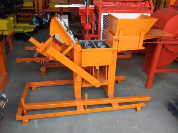 Manual Type QTS2-40 Clay Brick Making Machine - Image 4